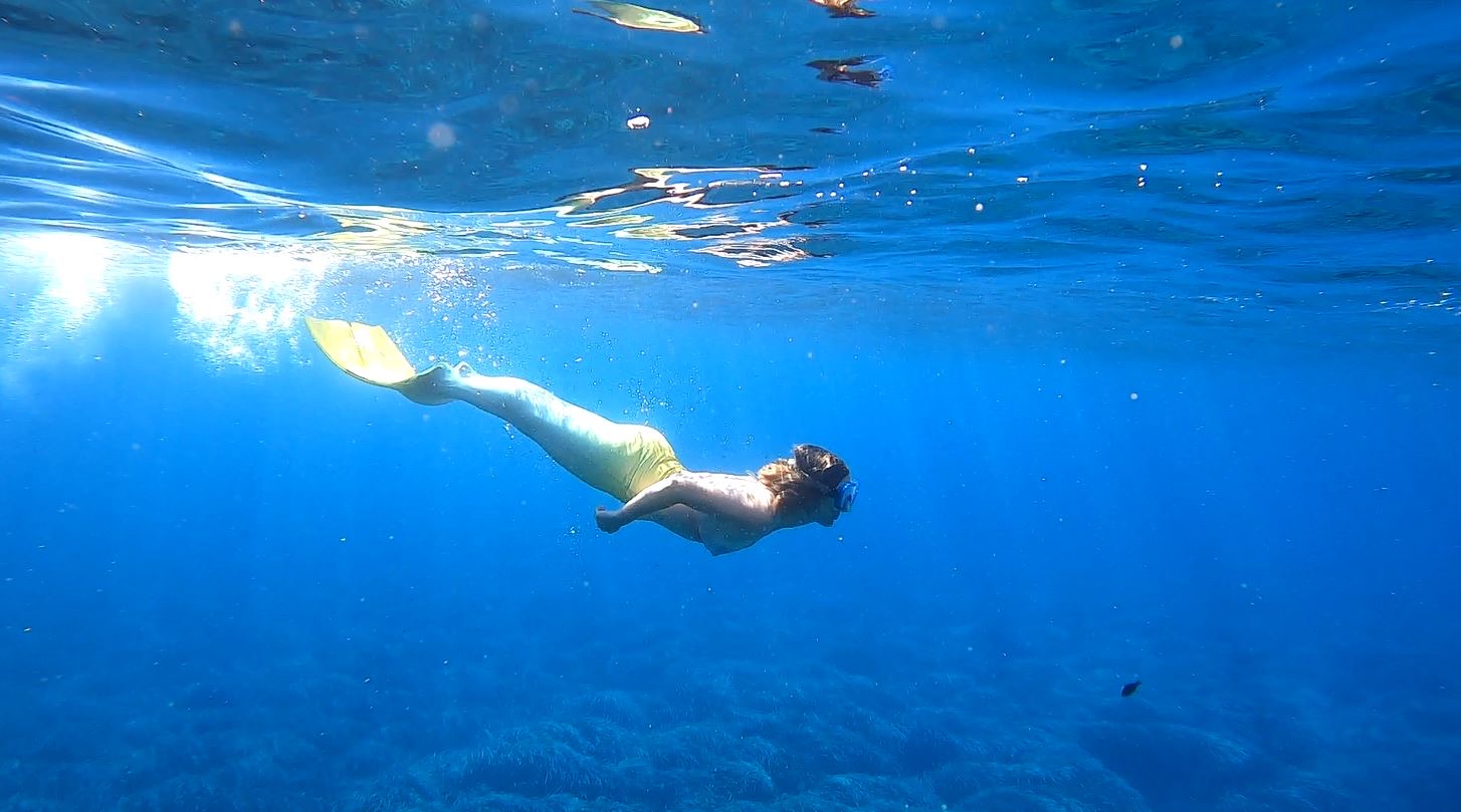 Nager comme une sirène en mer Méditerranée Théoule-sur-Mer